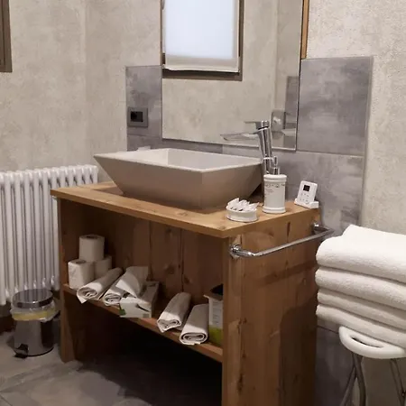 Bed & , Corte Rossa -1 Min Walk To Bernina Express Tirano