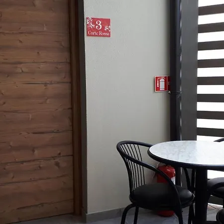 호텔 Bed & , Corte Rossa -1 Min Walk To Bernina Express 2*
