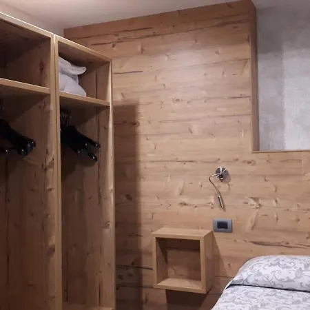 Bed & , Corte Rossa -1 Min Walk To Bernina Express 티라노