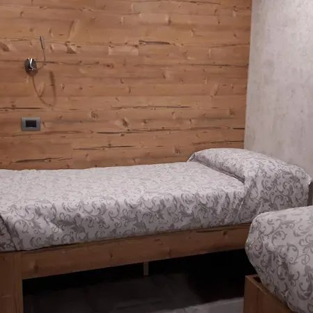 Bed & , Corte Rossa -1 Min Walk To Bernina Express 2* تيرانو