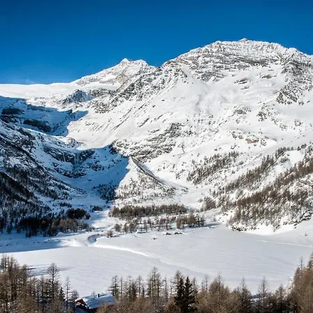 Bed & , Corte Rossa -1 Min Walk To Bernina Express فندق تيرانو