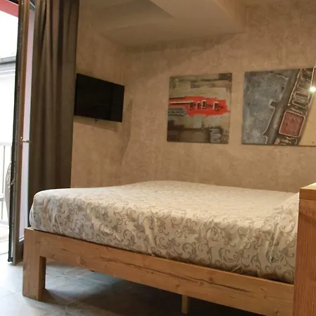 Bed & , Corte Rossa -1 Min Walk To Bernina Express 호텔 2*